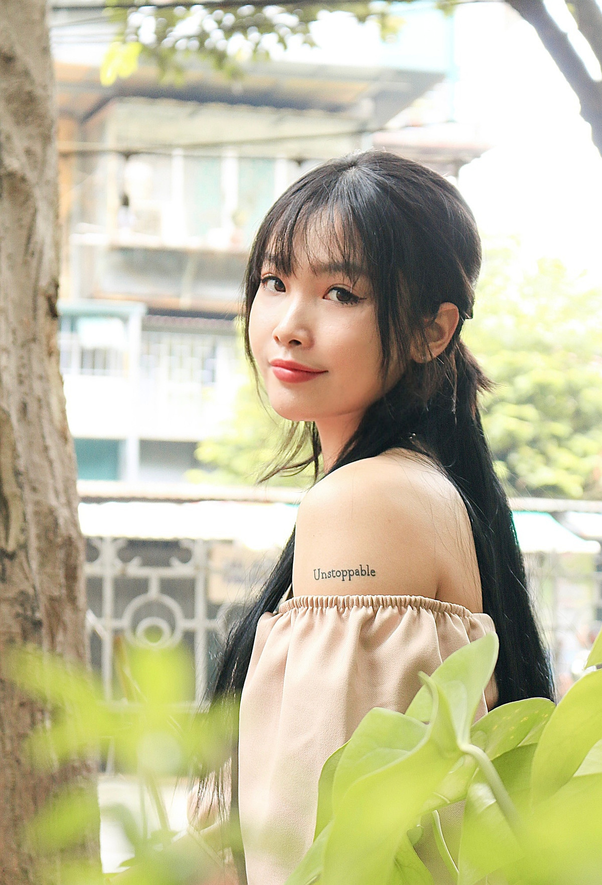 Vẻ đẹp thánh thiện không thua kém bất cứ ai trong làng wushu của Tiểu Bình.