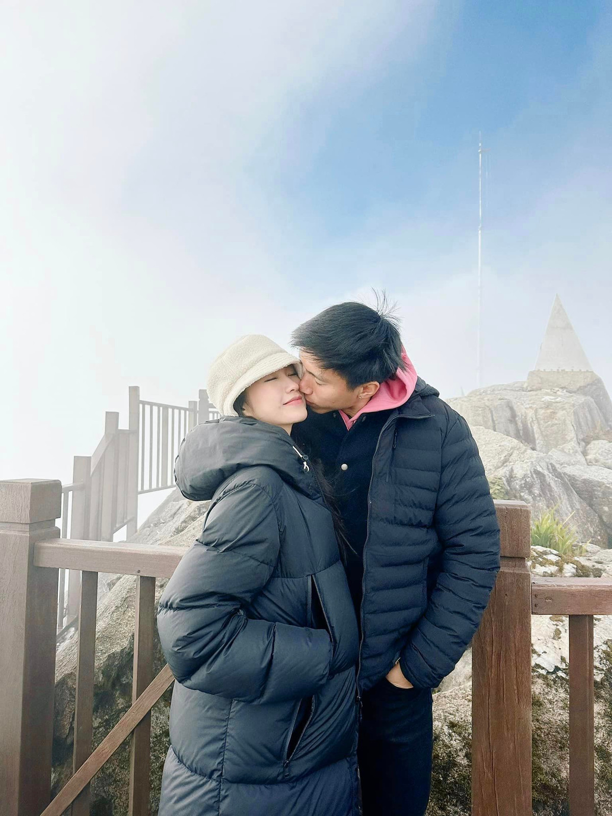 Doãn Hải My luôn có sự đồng hành, cổ vũ của Đoàn Văn Hậu để đạt được thành tích 10 điểm tuyệt đối ở khoá luận tốt nghiệp. Ảnh: FBNV