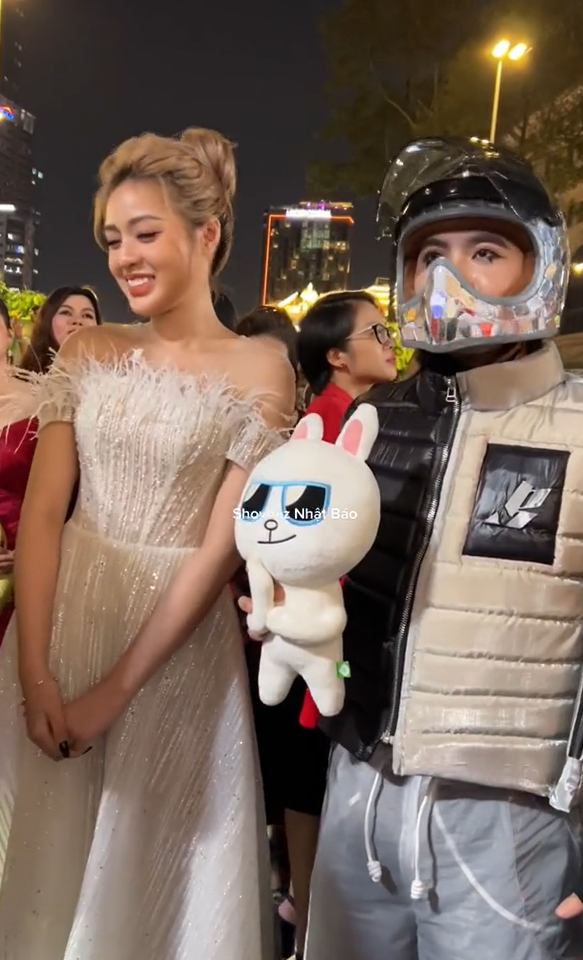 Hiện tại câu chuyện của nàng hot girl 9x và Vinh Gấu vẫn được nhiều người bàn ra tán vào trên mạng xã hội. Ảnh: Tổng hợp