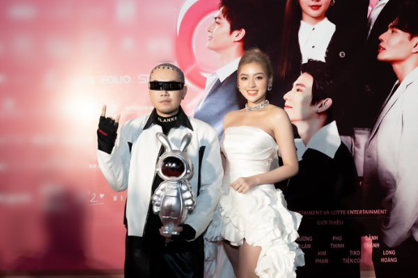 Trong khi Thanh Tâm được đánh giá cao về nhan sắc thì nam quản lý có phong cách được cho rằng thiếu tinh tế, đang cố làm lố.