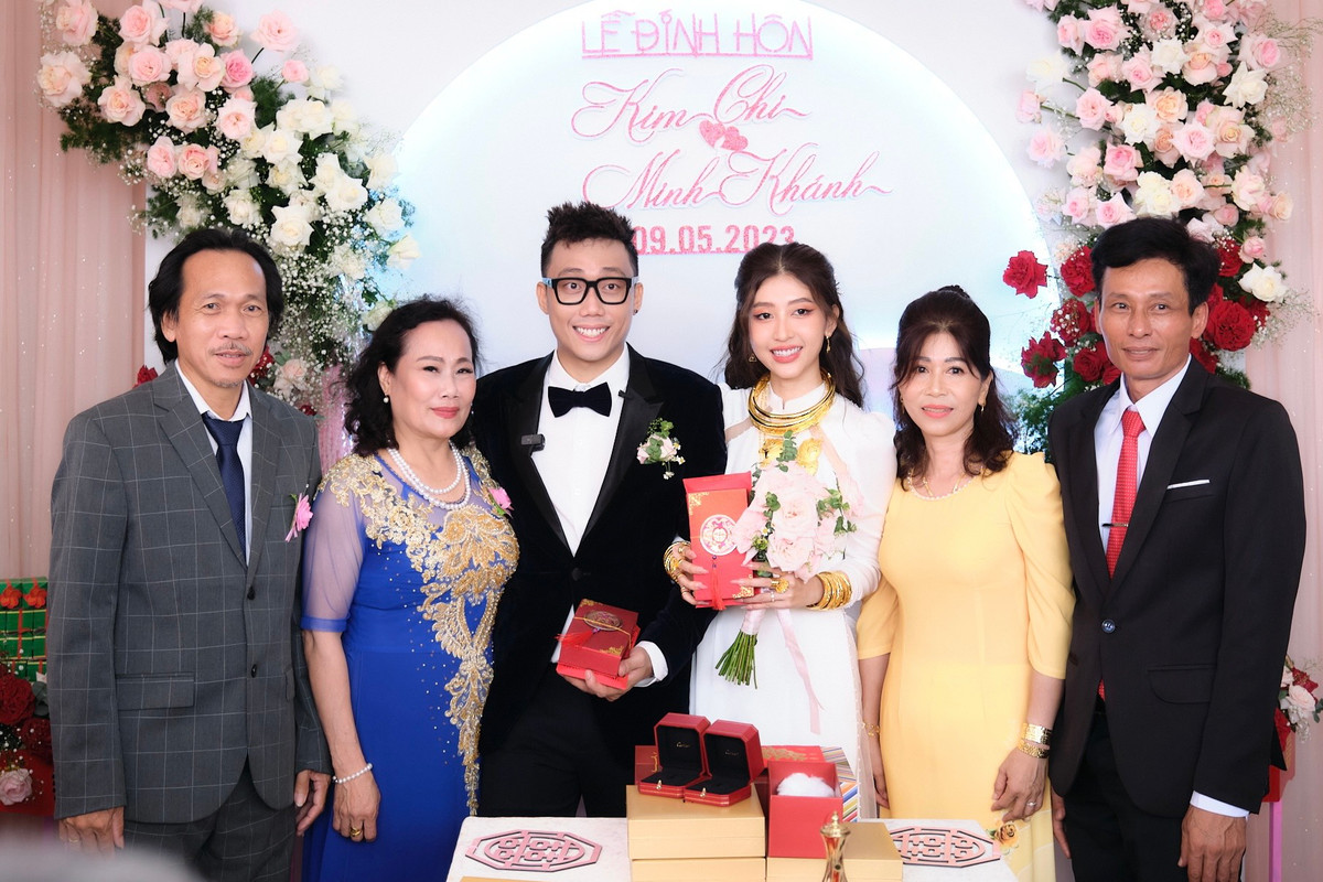 Được biết, đó là nàng hot girl Kim Chi. Cô nàng sinh năm 1994, quê Bến Tre.