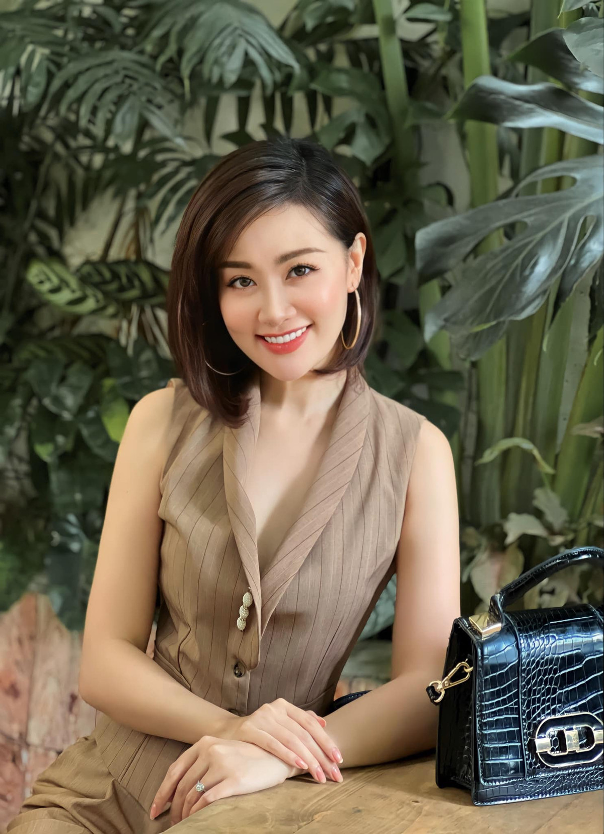 Ngắm những hình ảnh của Hà Phương trên trang cá nhân, ít ai ngờ cô đã là mẹ của 2 bé gái sinh đôi.