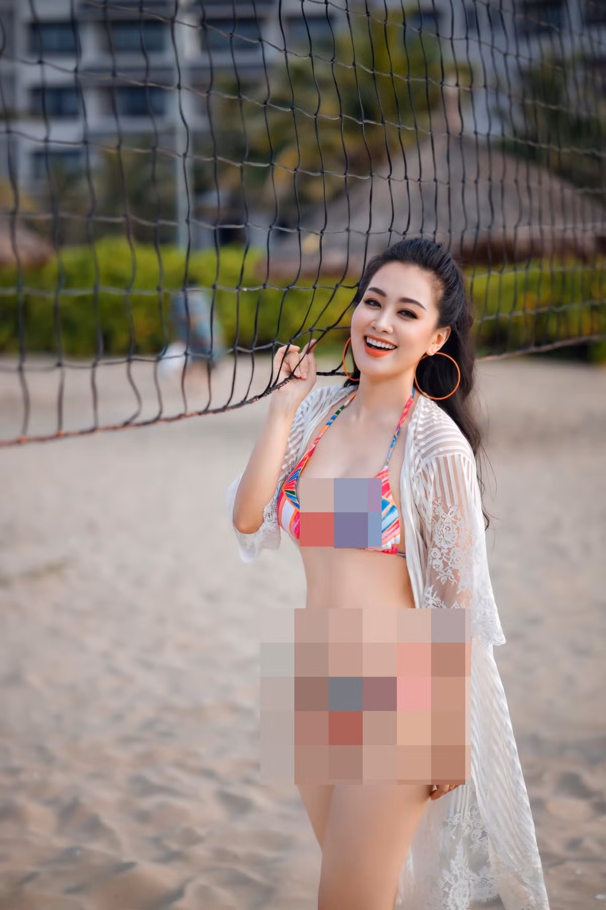 Mới đây, hình ảnh nữ MC xinh đẹp diện bikini khoe dáng nóng bỏng trên bãi biển nhận được nhiều lượt yêu thích trên MXH.