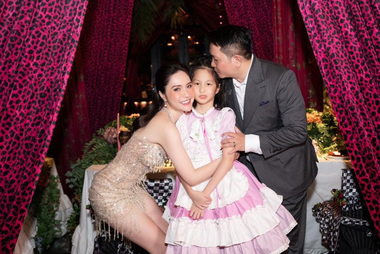 Thời gian gần đây, gia đình của Đoàn Di Băng nhận được nhiều sự chú ý của công chúng.