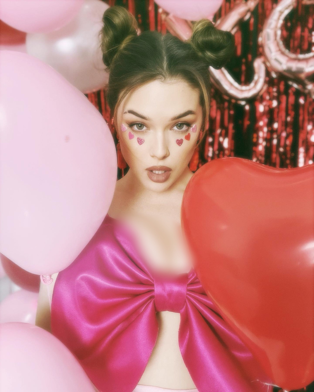 Tại đây, cô khoe trọn vòng 1 trước ống kính máy quay. Sau sự kiện này, cô bị cấm tới SVĐ trọn đời tại các sự kiện của Liên đoàn bóng chày Mỹ.