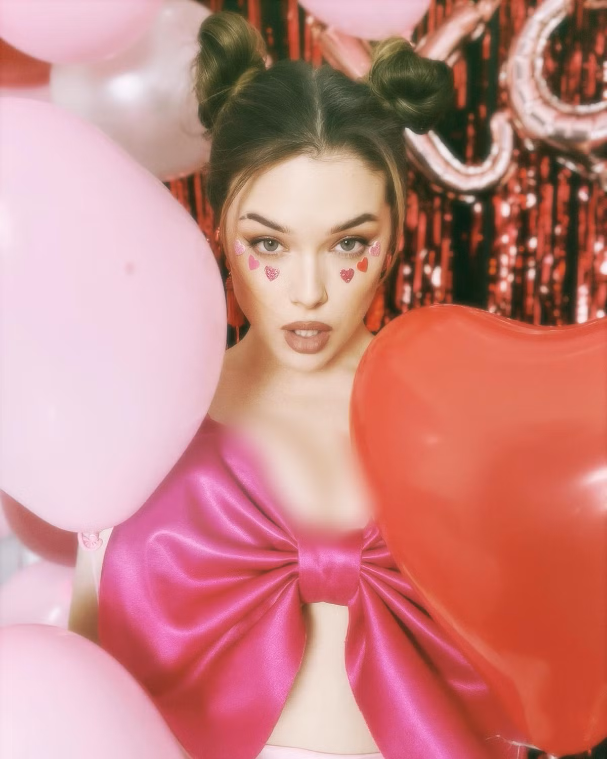 Tại đây, cô khoe trọn vòng 1 trước ống kính máy quay. Sau sự kiện này, cô bị cấm tới SVĐ trọn đời tại các sự kiện của Liên đoàn bóng chày Mỹ.