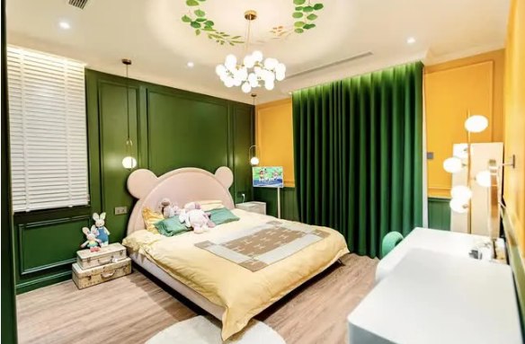 Từ nhỏ đã được dát hàng hiệu, sống chanh sả, con gái Đoàn Di Băng khiến nhiều người trầm trồ. Ảnh: Tổng hợp