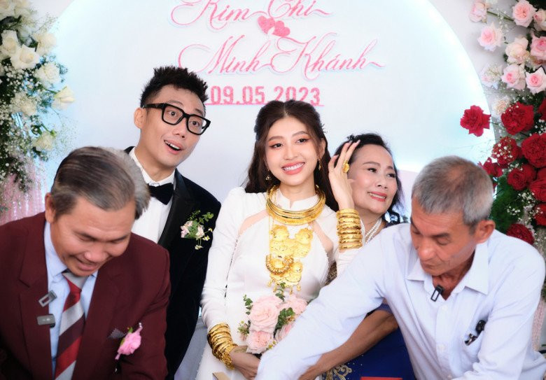 Hình ảnh cô dâu Bến Tre xinh đẹp, được nhà chồng tặng 20 cây vàng khiến bao chị em không khỏi ghen tỵ.