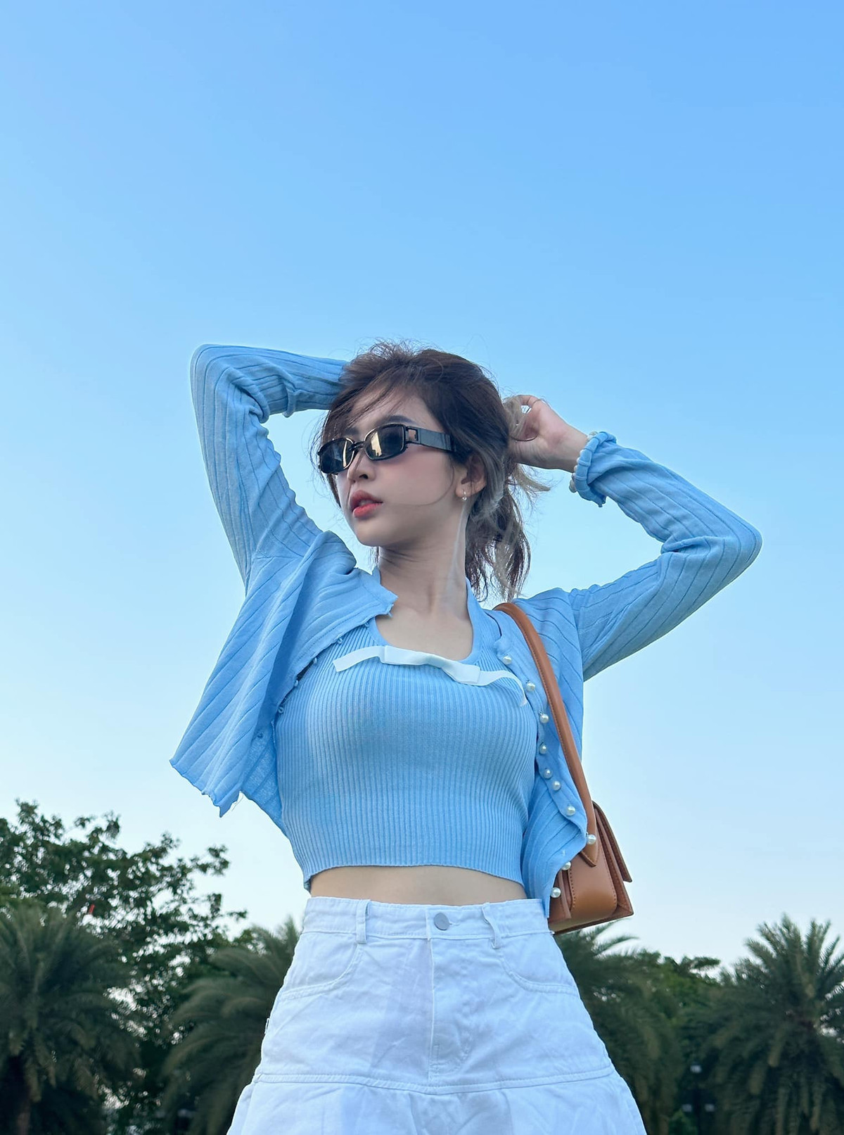 Không chỉ sở hữu ngoại hình cuốn hút, cô dâu Kim Chi cũng có vóc dáng thanh mảnh.