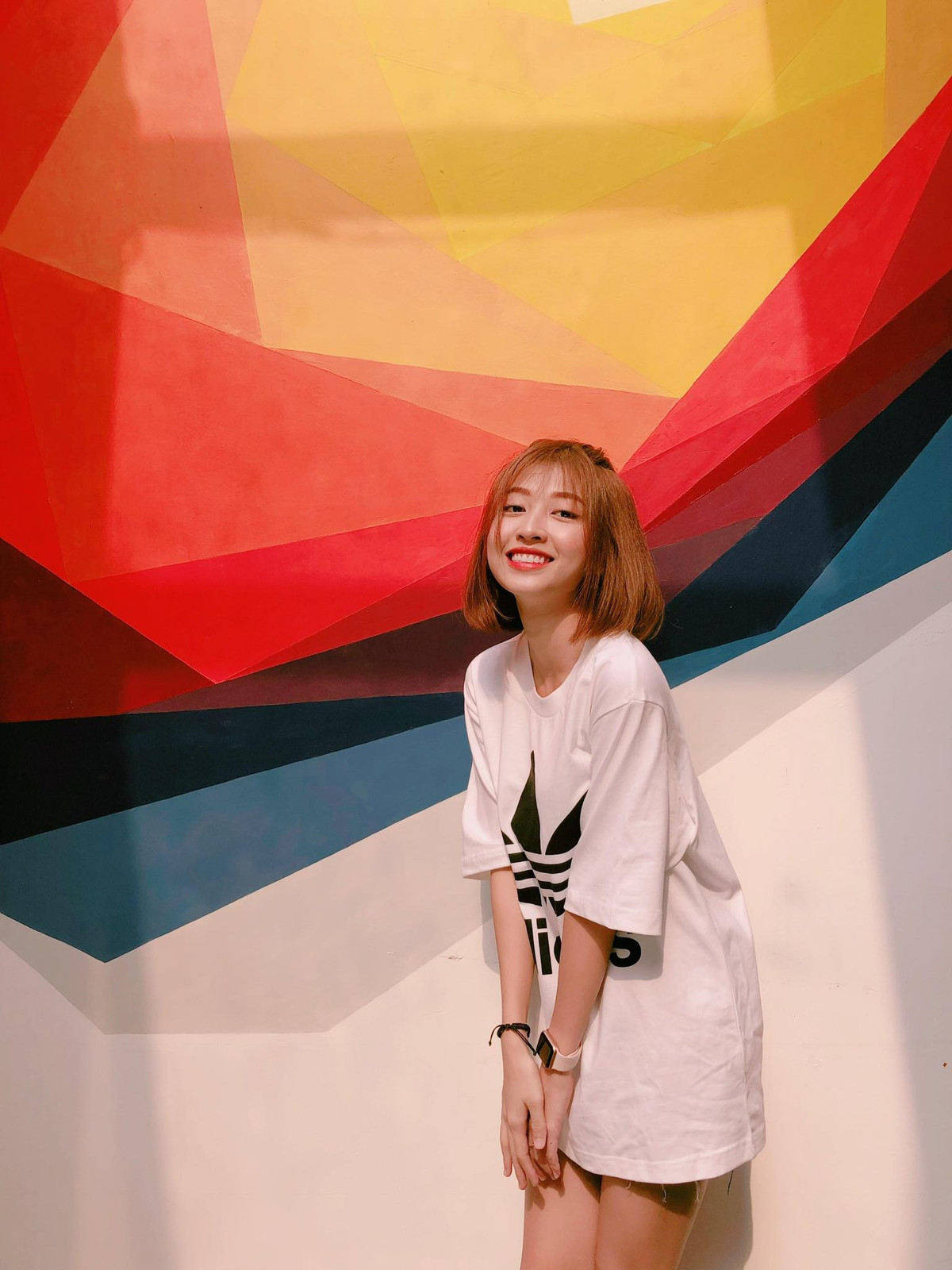 Mỗi lần diện áo 2 dây, cúp ngực, Kim Chi đều làm các fan xuýt xoa.