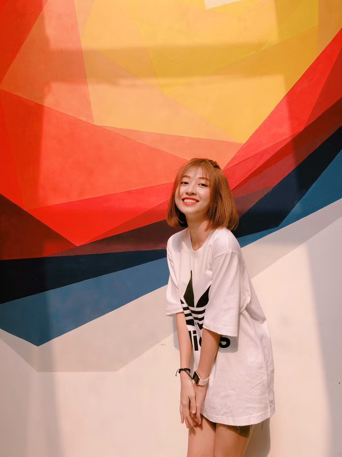 Mỗi lần diện áo 2 dây, cúp ngực, Kim Chi đều làm các fan xuýt xoa.