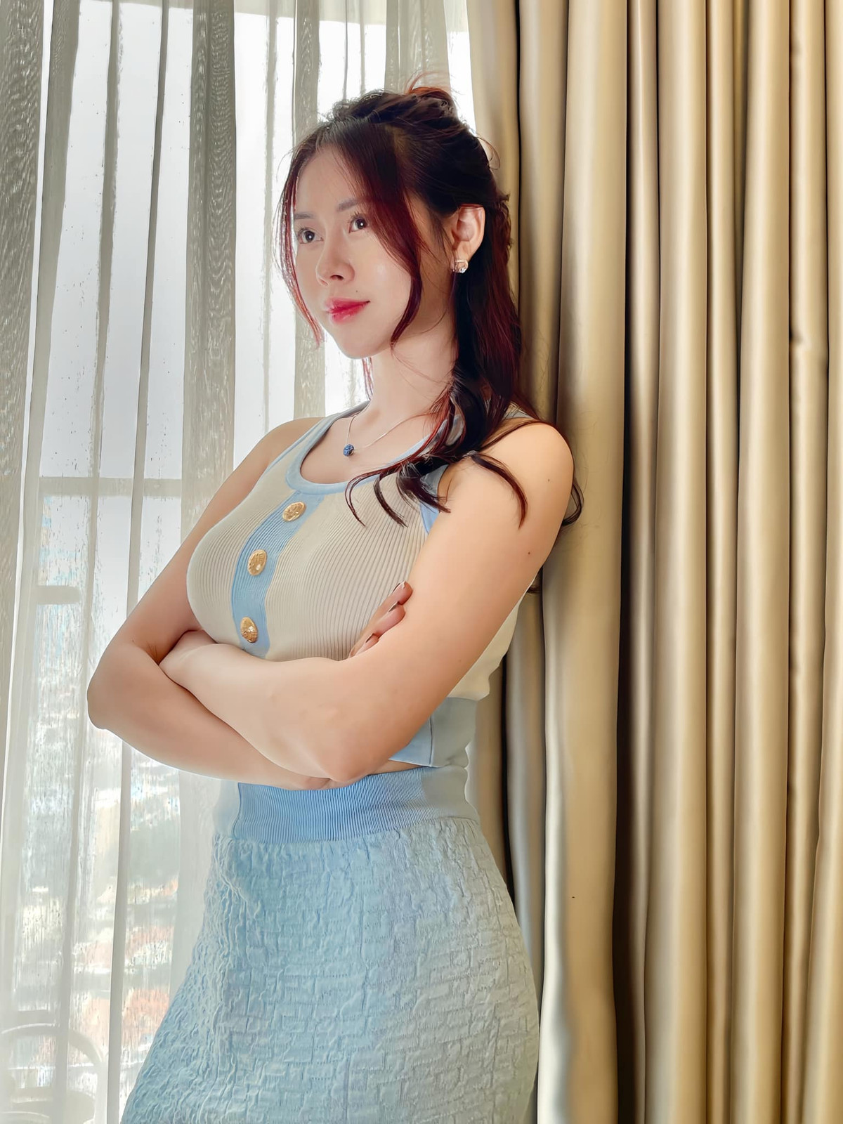 Hiện tại, cô nàng Quảng Ngãi hoạt động giải trí với tư cách người mẫu, diễn viên tự do. Ảnh: FBNV