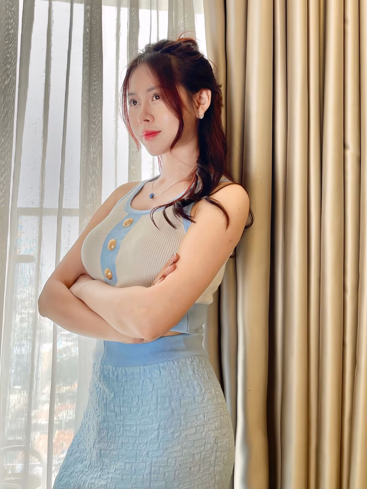 Hiện tại, cô nàng Quảng Ngãi hoạt động giải trí với tư cách người mẫu, diễn viên tự do. Ảnh: FBNV