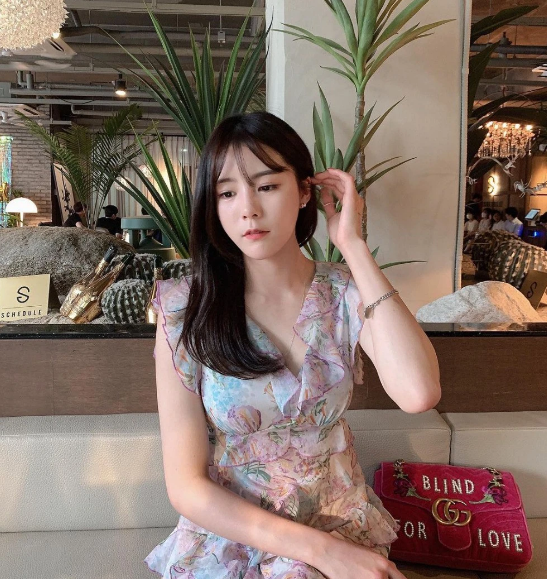 Sau mỗi lần thi đấu, người hâm mộ của người đẹp bóng chuyền tăng lên không ngừng, bù đắp cho một lượng lớn CĐV Hàn Quốc tẩy chay cô.