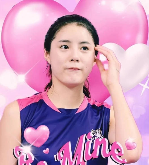 Khoác áo đội bóng nổi tiếng bậc nhất, giữ vai trò quan trọng về chuyên môn cũng như sở hữu một gương mặt ưa nhìn, Lee Jae-yeong nhanh chóng thu hút NHM địa phương.