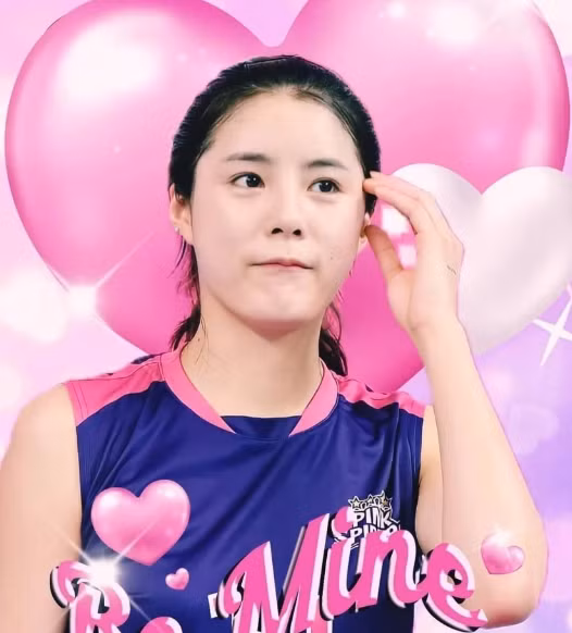 Khoác áo đội bóng nổi tiếng bậc nhất, giữ vai trò quan trọng về chuyên môn cũng như sở hữu một gương mặt ưa nhìn, Lee Jae-yeong nhanh chóng thu hút NHM địa phương.