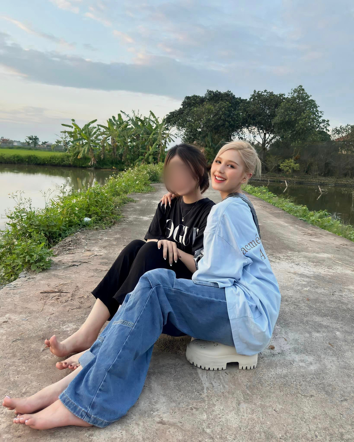 Hình ảnh giản dị của Xoài Non nhận được nhiều thiện cảm từ cư dân mạng.