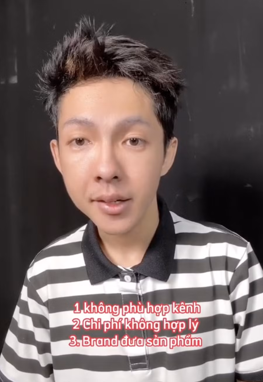 "Kênh TikTok 12 triệu người theo dõi đi trả giá quay 3-4 triệu/ clip thì tốt nhất mình lấy 3-4 triệu đó về mua đồ nướng ăn xong ngủ mơ giúp em" - Võ Thành Ý bức xúc chia sẻ trên trang cá nhân.