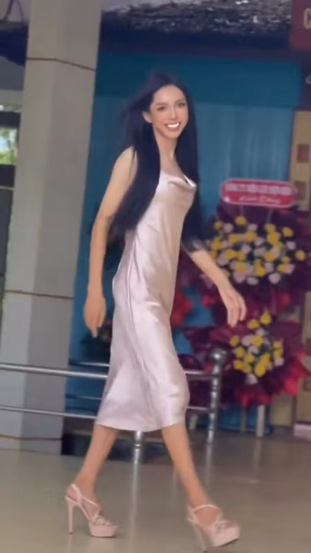 Bỏ qua các vấn đề về ngoại hình và kĩ năng catwalk thì hành vi này của Võ Thành Ý bị nhiều netizen bức xúc nhận xét là thiếu ý thức, nhất là khi Võ Thành Ý là một gương mặt có ảnh hưởng rộng rãi đến các bạn trẻ hiện nay.