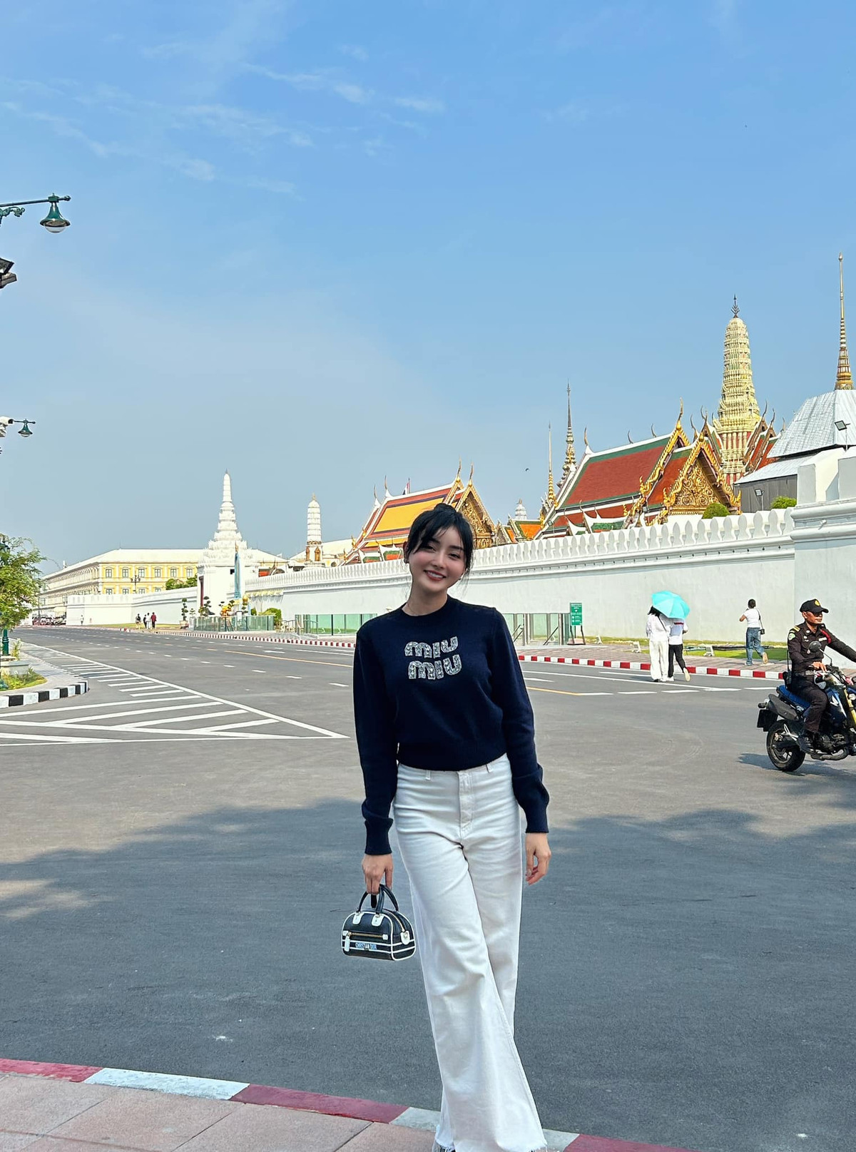 Đến tháng 9/2019, cô gái gốc An Giang này tiếp tục được chú ý khi lên xe hoa với doanh nhân người Thái Lan hơn cô 15 tuổi.