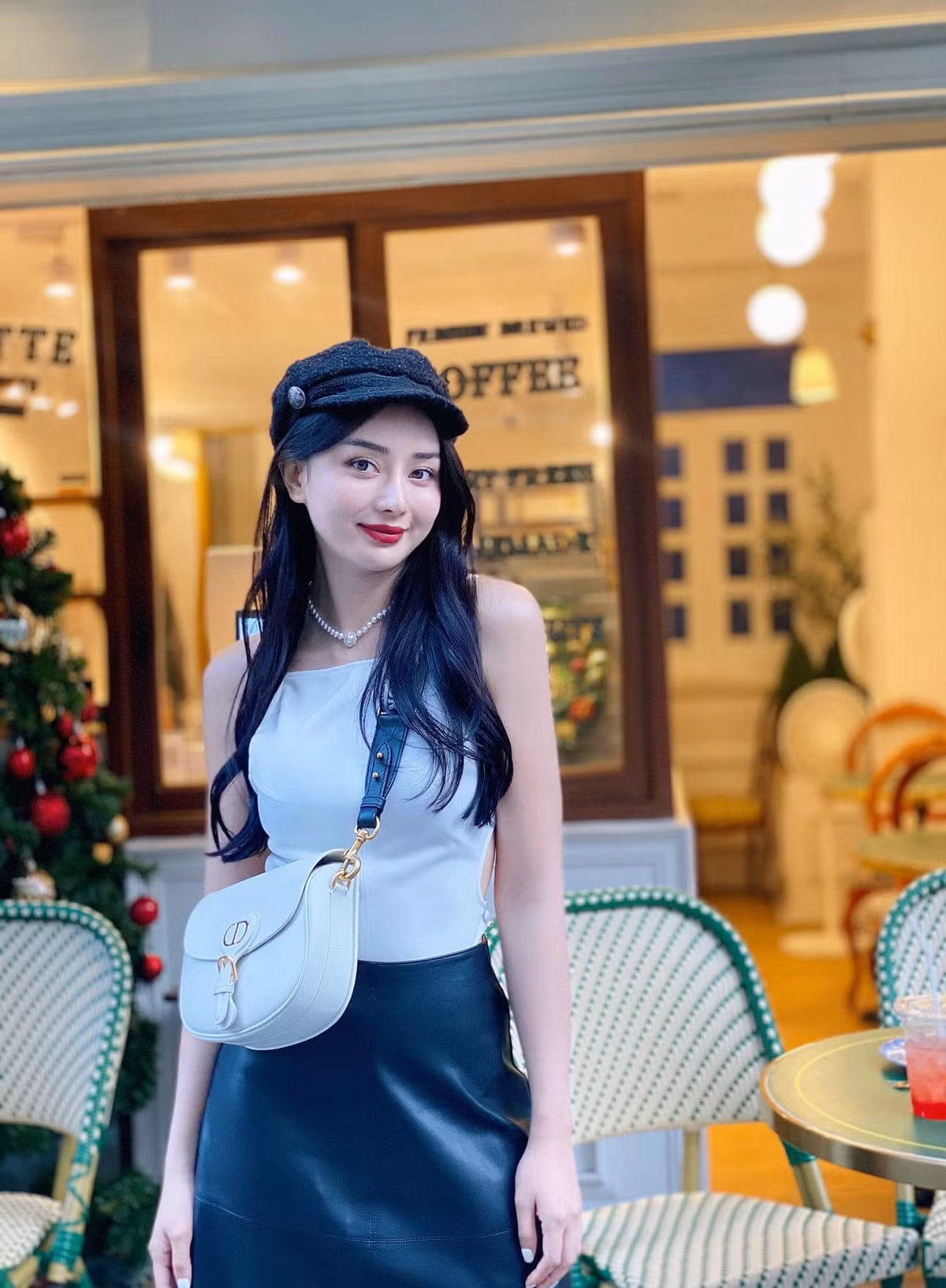 Dù đã bước sang tuổi 32 nhưng cô nàng vẫn sở hữu nhan sắc như thiếu nữ 18.