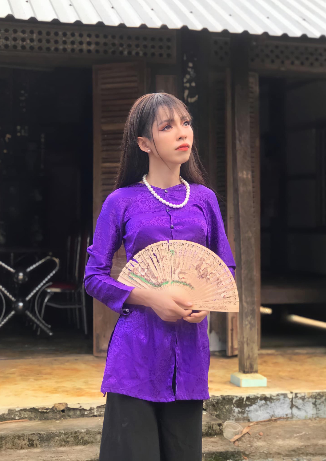 Đồng thời, mức giá mà cửa hàng này đưa ra khá thấp. Kênh của Võ Thành Ý có nội dung chuyên về trang điểm, làm đẹp. Vì thế, cửa hàng đồ nướng này hoàn toàn không phù hợp với nội dung lẫn giá cả, nên ê-kíp của Thành Ý đã từ chối.