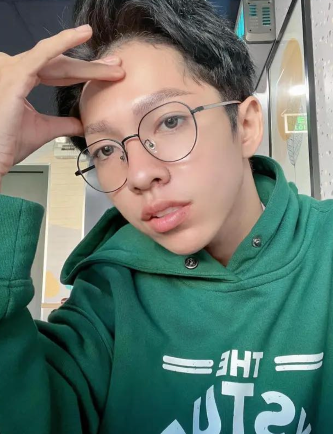 Hiện, nam TikToker đang đối mặt với làn sóng tẩy chay từ cộng đồng mạng. Ảnh: Tổng hợp