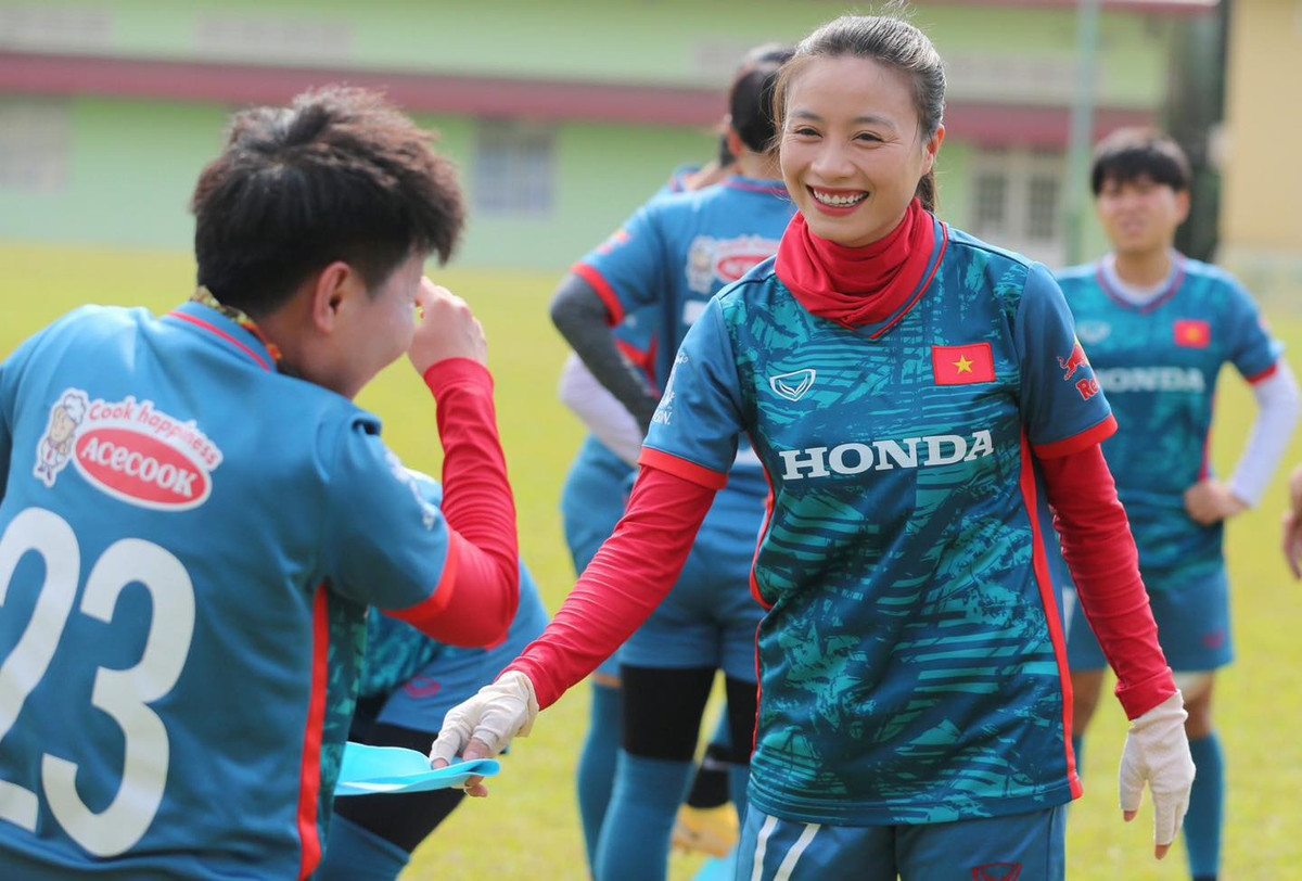 Hoàng Thị Loan sinh năm 1995, là hậu vệ của CLB Hà Nội và tuyển nữ Việt Nam.