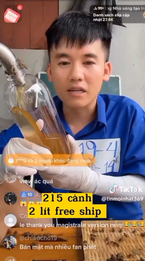 Mới đây, sản phẩm mật ong kém chất lượng của Hưng Vlog bán đang khiến cư dân mạng xôn xao, bàn tán. Trên những video của mình, chàng trai này bán với giá 250.000 đồng/lít - một cái giá vô cùng rẻ so với thông thường.