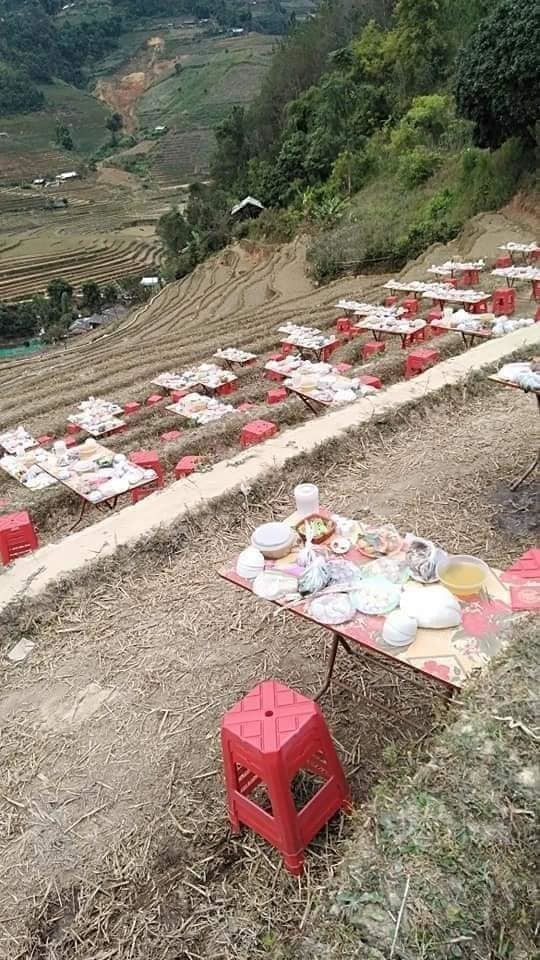 Một số bạn trẻ cho rằng đám cưới phong cách ruộng bậc thang không chỉ tiết kiệm chi phí rạp cưới mà còn có tầm ngắm phong cảnh vô cùng tuyệt vời.