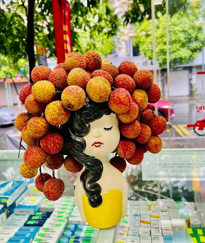 Sau đó rất đông cư dân mạng hưởng ứng khoe "nhà mình cũng có" bình hoa đa tác dụng như vậy. Ảnh: Tú Linh