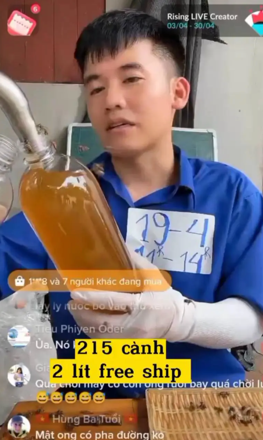Mật ong của nam Youtuber này bán vẫn khiến cư dân mạng tranh cãi, được biết mới đây cơ quan chức năng tỉnh Bắc Giang đang xác minh sự việc Hưng Vlog rao bán mật ong. Hiện chưa có kết quả kiểm tra.