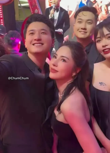 Sau lần dao kéo vừa qua, Bạch Lan Phương thậm chí còn bị chê mất hết nét tự nhiên, cô bị đặt lên bàn cân so sánh với bạn gái cũ Huỳnh Anh.