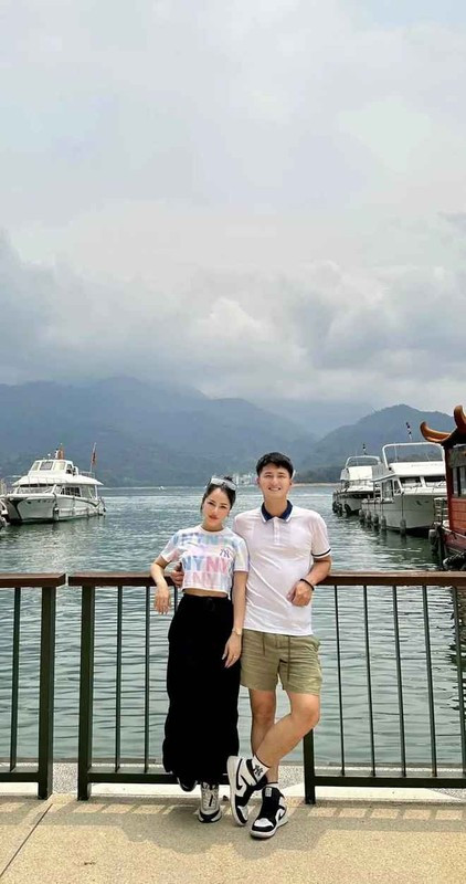 Bạn gái Huỳnh Anh cho biết đã thực hiện nhấn mí vì không muốn sử dụng kích mí mà có một đôi mắt to, đẹp hơn.