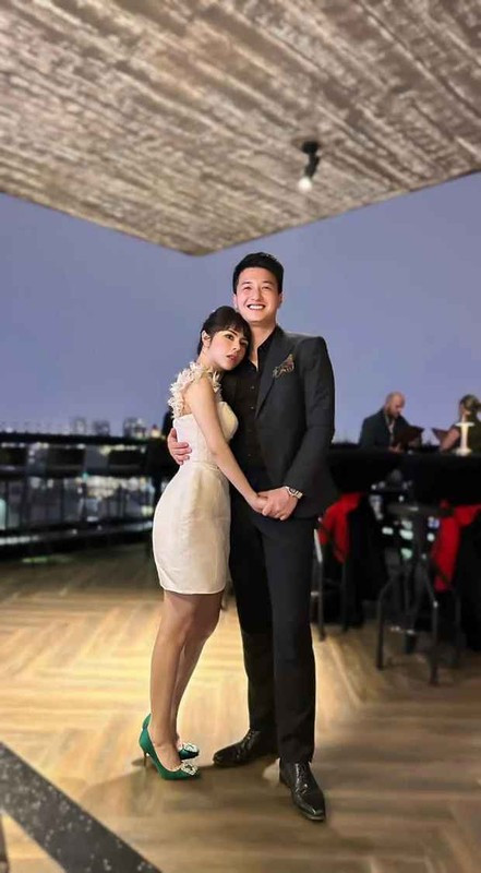 Hậu công khai tiếp tục phẫu thuật thẩm mỹ, cụ thể là hạ sống mũi và kích mí mắt, thì đây là lần hiếm hoi Bạch Lan Phương tham dự sự kiện và lọt ống kính “team qua đường”.