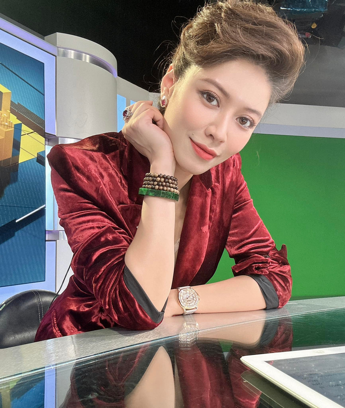 Tuy nhiên, nữ MC nhận ra điều này mang đến phiền phức nhiều hơn niềm vui.