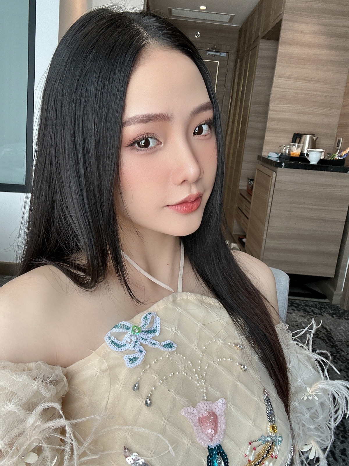 Cô nàng được biết đến là một trong những “hot girl vạn người mê” gây sốt cộng đồng mạng, thu hút rất nhiều lượt theo dõi.