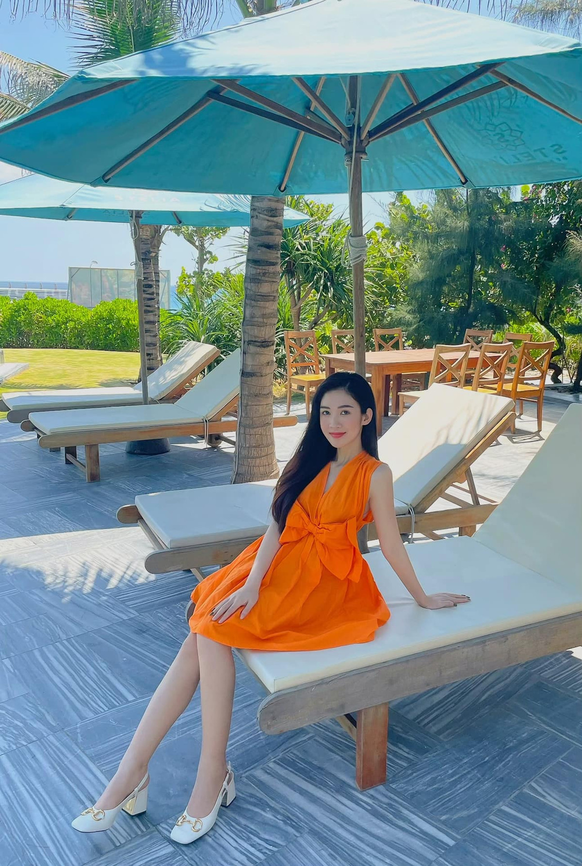 Ngoài vai trò là MC, người đẹp còn lấn sân mảng điện ảnh, cô từng tham gia đóng chính trong phim chiếu rạp mang tên - “Thợ săn”, đạo diễn Lê Nhã Huy.