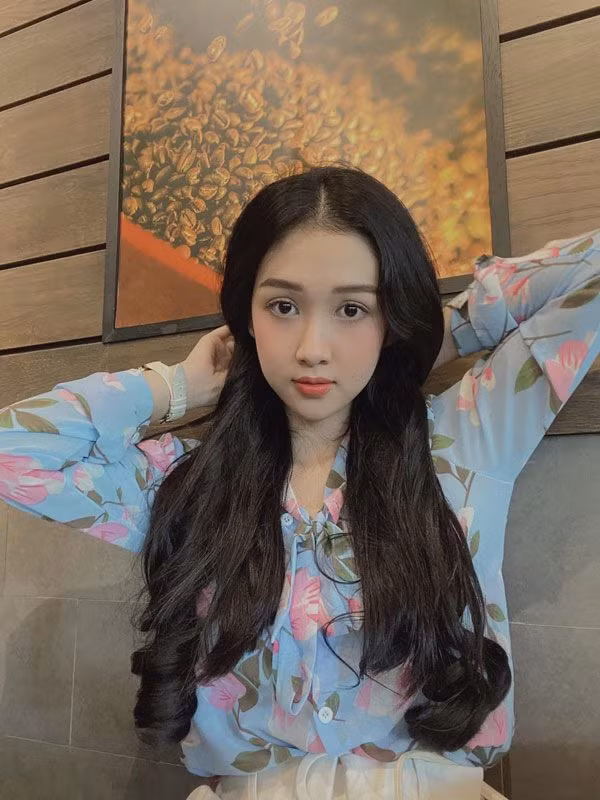 Tuy có vóc dáng bốc lửa nhưng Mỹ Chi lại sở hữu gương mặt baby, đáng yêu.