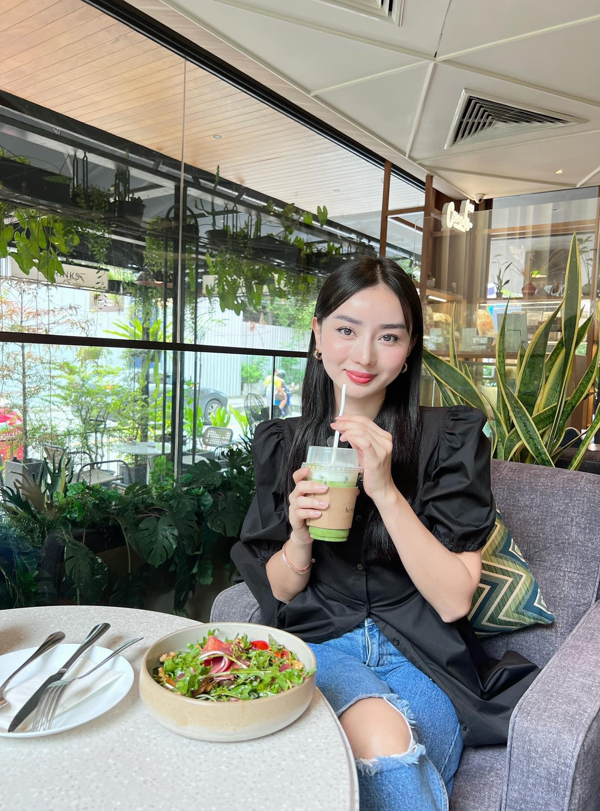 Trước đây cô cũng từng nghĩ đến chuyện sẽ dành thời gian mang thai, sinh con… nhưng bây giờ không nghĩ đến nữa, và thậm chí, không có con luôn cũng được.