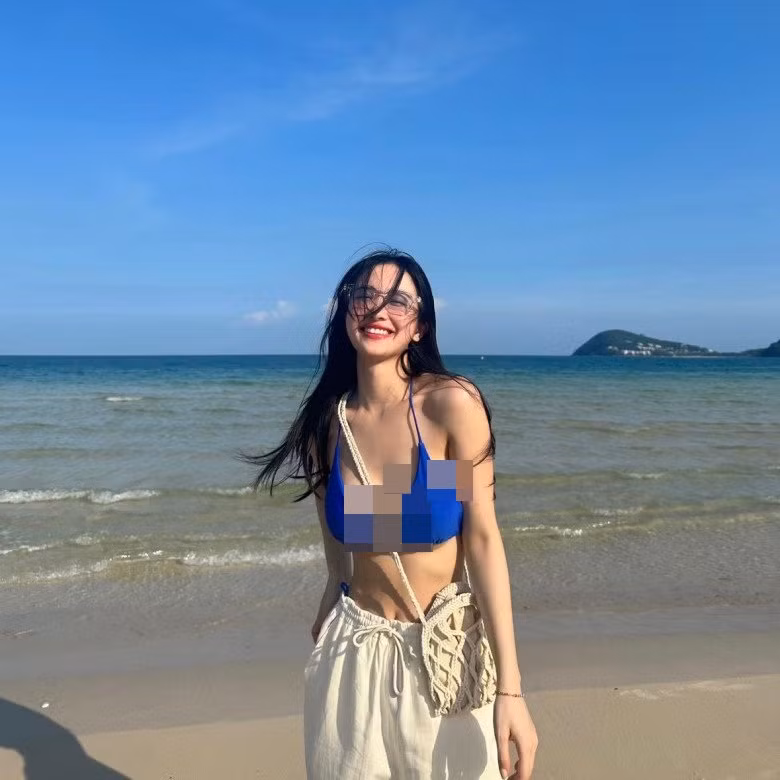 Với chiếc áo này, vòng 1 "ngồn ngộn" của cô nàng đã chiếm trọn spotlight khiến Jun Vũ nóng bỏng hơn bao giờ hết.