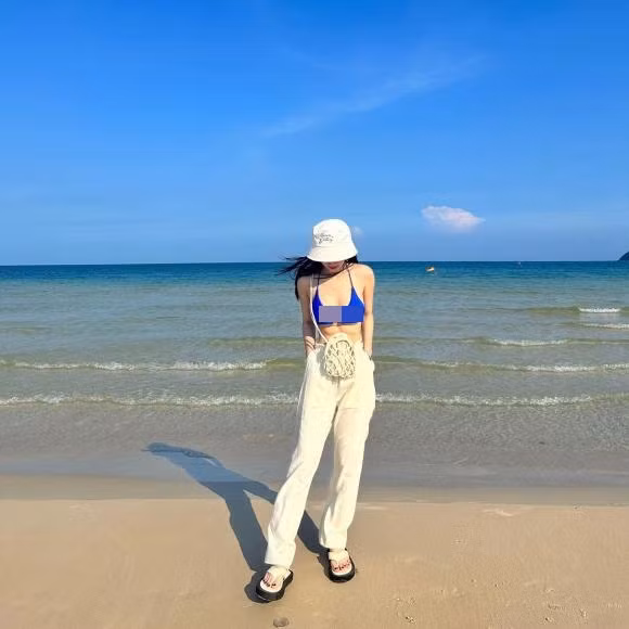 Bên cạnh đó, nhan sắc rạng rỡ của người đẹp cũng gây thiện cảm với khán giả.