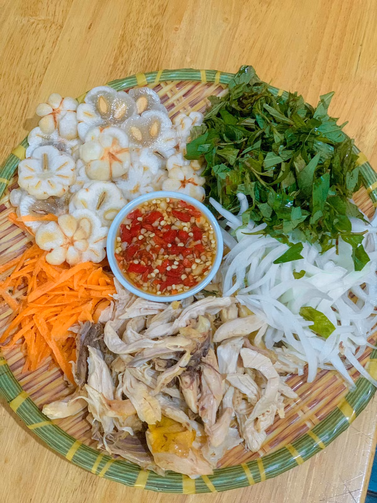 Từ một món ăn dân dã bỗng trở thành trào lưu triệu view khiến giá măng cụt xanh cao ngất ngưởng. Ảnh: Lê Anh Thư