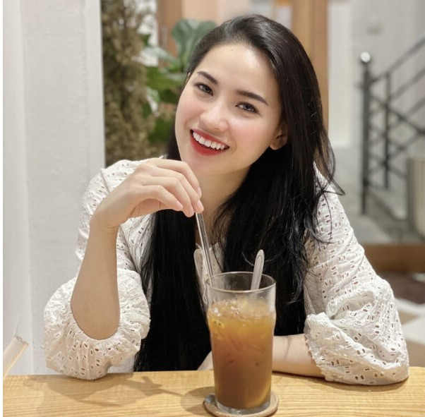 Thời gian qua, "chiến thần review" nhận về không ít "gạch đá" sau loạt ồn ào bán hàng qua livestream cùng ''phốt'' review quán ăn, dù vậy nhưng mọi động thái của cô luôn thu hút sự quan tâm.