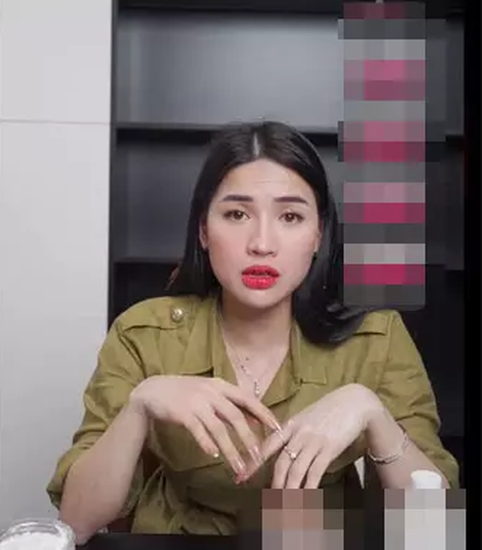 Cụ thể, vào ngày 4/4 Võ Hà Linh lập kỷ lục hút hơn 300 ngàn người xem cùng lúc, 80.000 lượt xem, 11 triệu lượt thả tim và 58.000 người mua hàng cùng lúc khiến TikTok Shop Đông Nam Á sập sàn, với doanh thu ước tính của buổi livestream bán hàng là 1,5 triệu USD. Ảnh: Chụp màn hình TikTok Võ Hà Linh