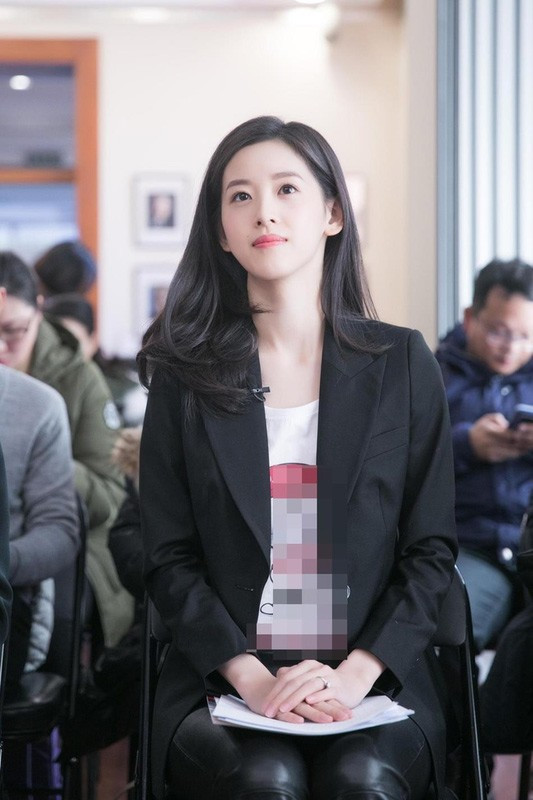 Dù gương mặt có phần tròn trịa hơn so với trước đây nhưng cũng nhờ vậy mà trông cô tươi tắn, tràn ngập sức sống hơn.