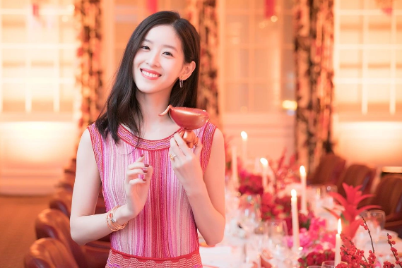 "Hot girl trà sữa" năm nào giờ đã trở thành doanh nhân, người phụ nữ có sức ảnh hưởng cùng sự nghiệp thành công rực rỡ. Ảnh: Tổng hợp