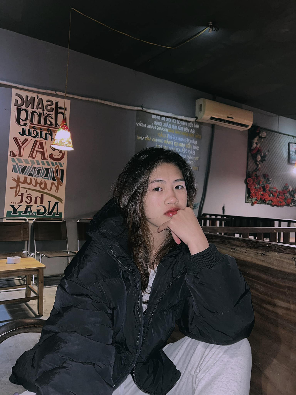 Trang phục yêu thích của Nhã là áo crop top tạo khoảng hở, khoe eo thon. Ảnh: FBNV