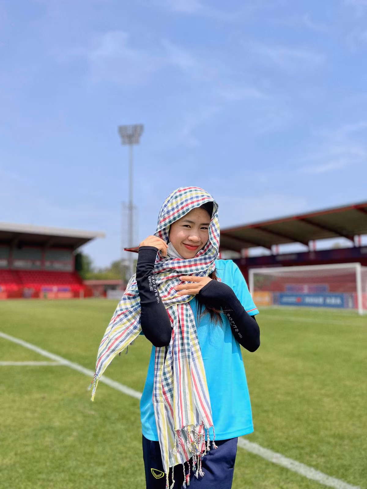 Trên sân cỏ, Thanh Nhã sở hữu tinh thần máu lửa và nhiệt huyết. Ảnh: FBNV