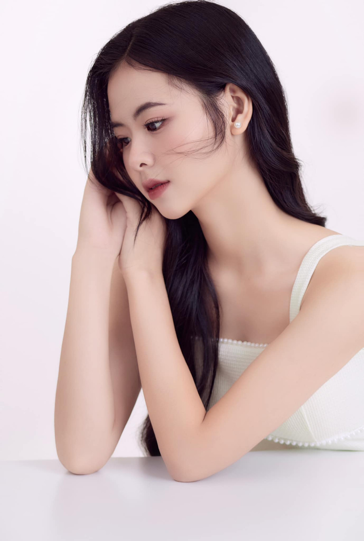 Mặc dù không trưởng thành từ các CLB bóng chuyền chuyên nghiệp, nhưng cái tên Ngân Hà đã vang danh tại Đà Nẵng không chỉ là tài năng mà còn vì nhan sắc xinh đẹp, trong trẻo.